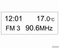 Zeigt Uhrzeit, Au&szlig;entemperatur und Datum bzw. Informationen zum Infotainmentsystem